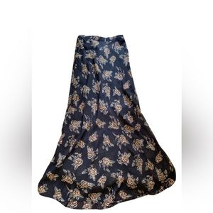 *NWT Forever 21 women’s/juniors long skirt SIZE S NWT*